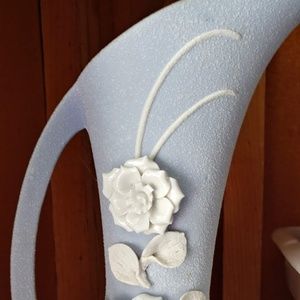 Ucago Vintage Blue Vase with White Ceramic Flowers